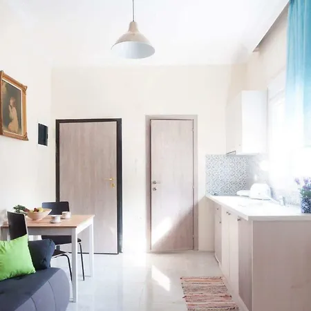 Baroque Downtown Maria's Apartman *